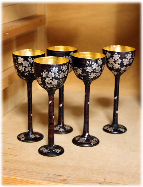 金箔のワイングラス　冷酒の器　漆器